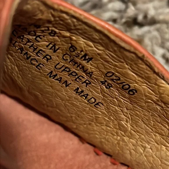 CLARKS WOMENS LEATHER SLIDES IN SZ 6.5…BEAUTIFUL CORAL COLOR…WORN ONE TIME!!! - Picture 7 of 9